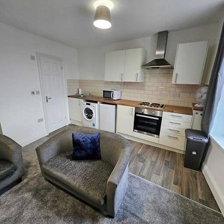 Fully Equipped Kitchen, Double Room Neath Dış mekan fotoğraf
