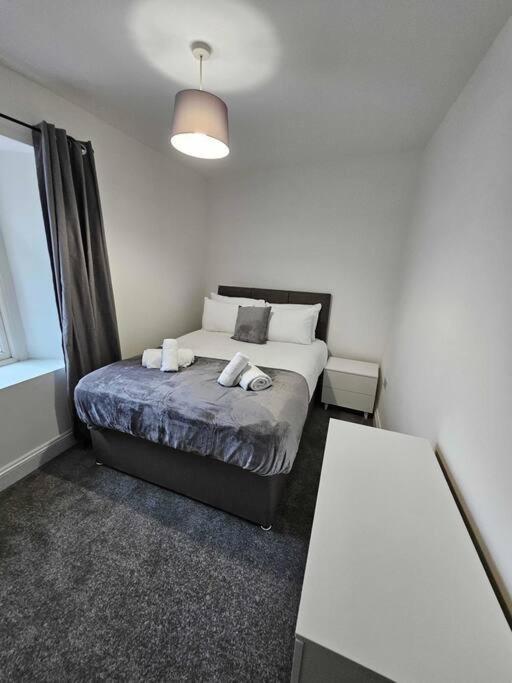 Fully Equipped Kitchen, Double Room Neath Dış mekan fotoğraf