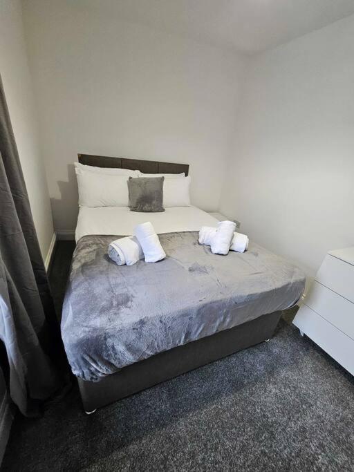 Fully Equipped Kitchen, Double Room Neath Dış mekan fotoğraf