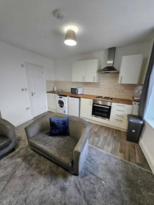 Fully Equipped Kitchen, Double Room Neath Dış mekan fotoğraf